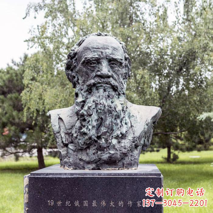 泉州19世纪俄国最伟大的作家列夫·尼古拉耶维奇·托尔斯泰雕像
