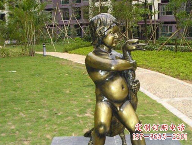 泉州新颖童真男孩城市玻璃钢仿铜景观雕塑