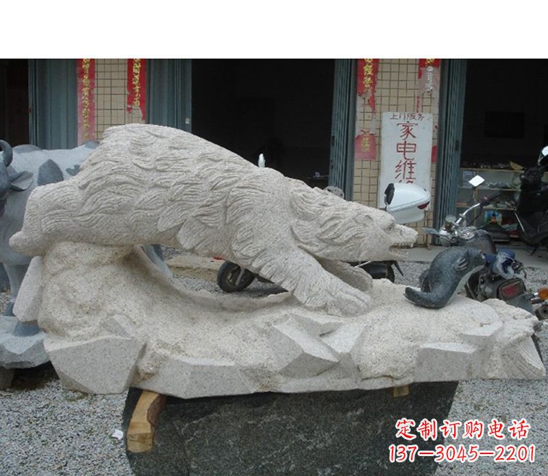 泉州北极熊精灵精致细腻的雕塑装饰