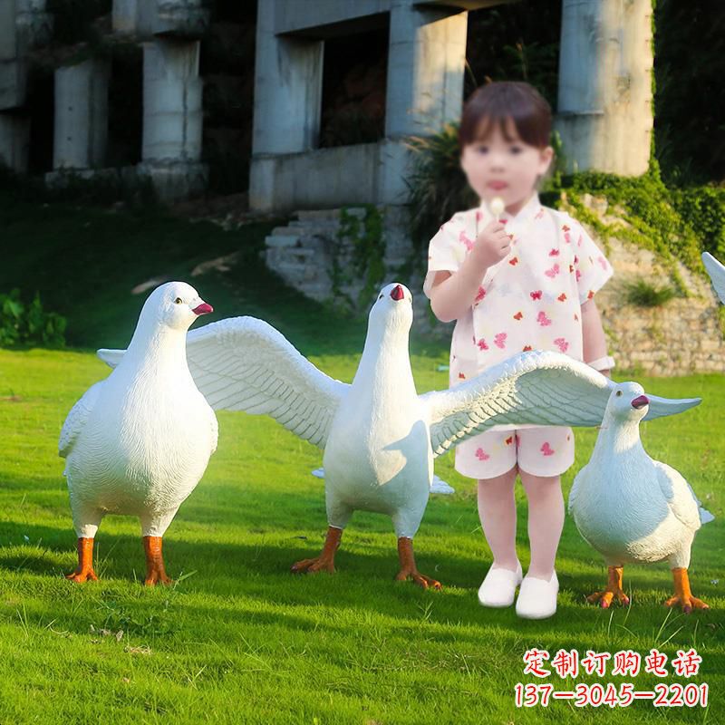泉州北京街头雕塑少女与和平鸽