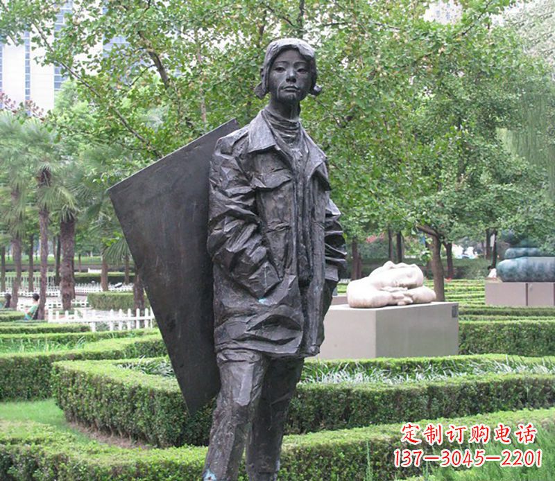 泉州少女的坚强与美丽——铜雕少女公园人物