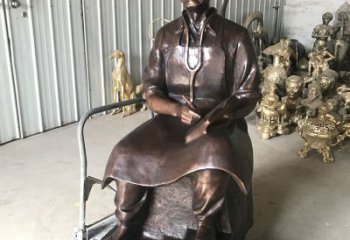 泉州白求恩坐姿纯铜雕塑赞颂英雄的象征