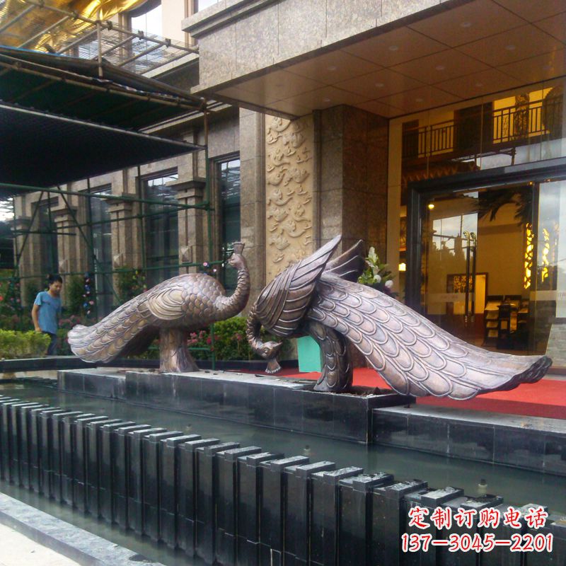 泉州宾馆门口铜雕孔雀