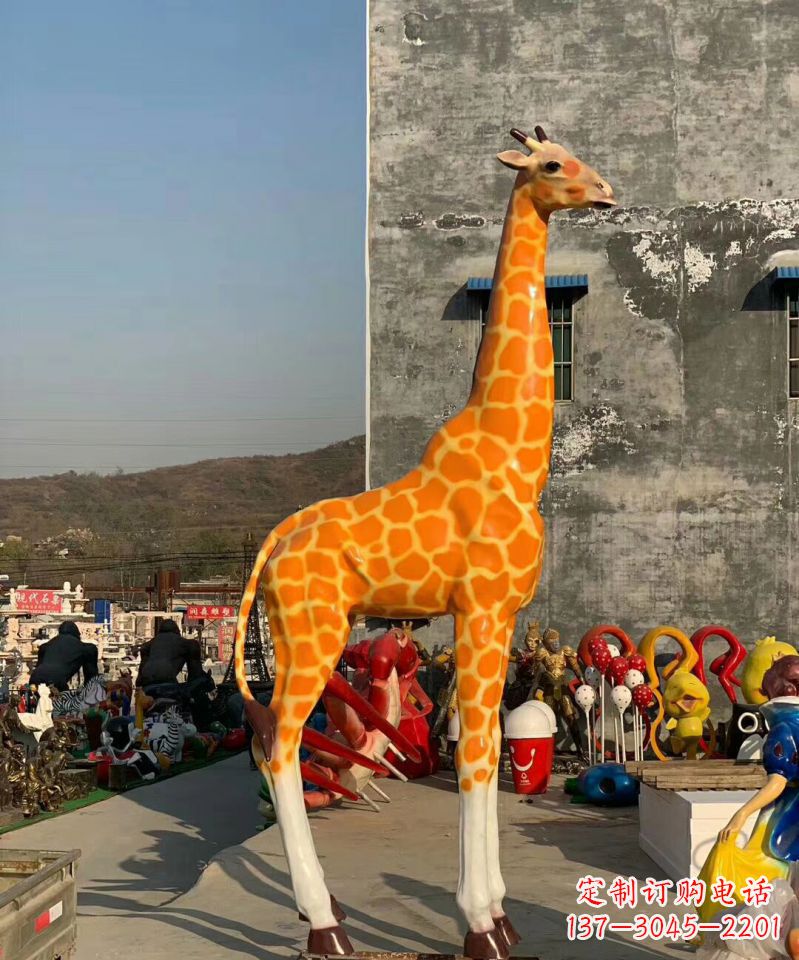 泉州玻璃刚彩绘长颈鹿动物雕塑