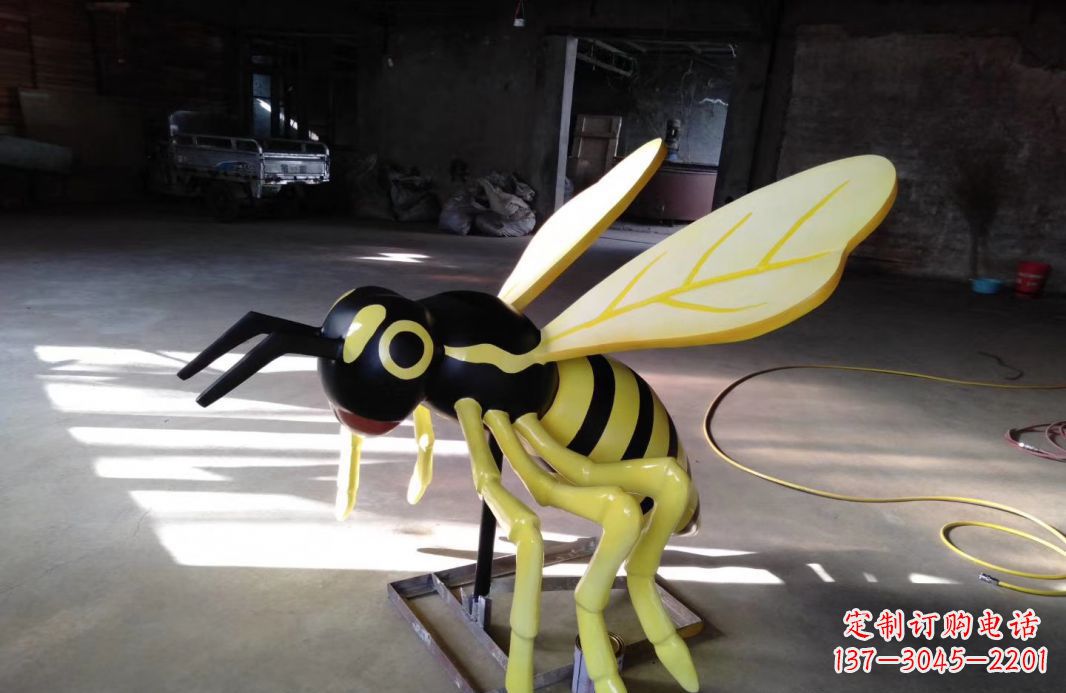 泉州玻璃刚仿真蜜蜂雕塑
