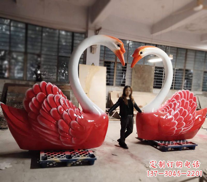 泉州天鹅玻璃钢爱心婚礼景观摆件