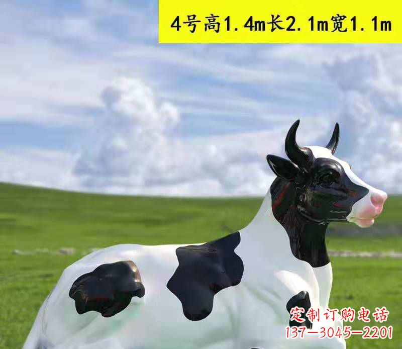 泉州玻璃钢彩绘黑白奶牛雕塑