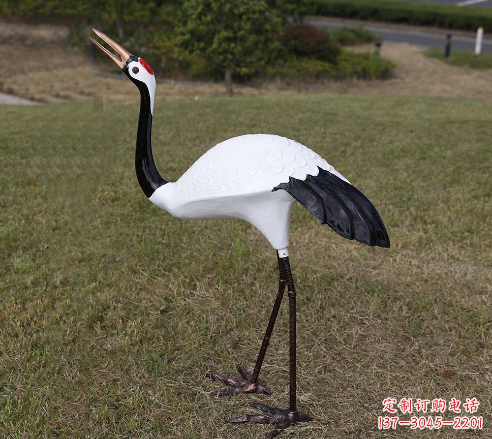 泉州玻璃钢雕塑仙鹤——灵动飞翔的艺术之美