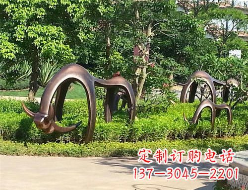 泉州玻璃钢动物雕塑公园草坪的美丽装饰