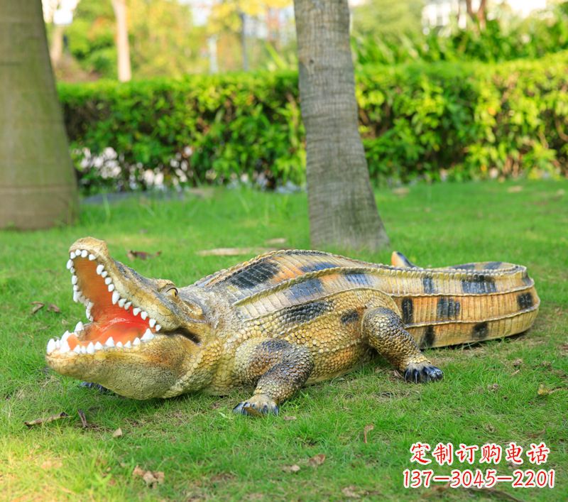 泉州玻璃钢鳄鱼仿真动物雕塑精美雕塑营造绿色环境