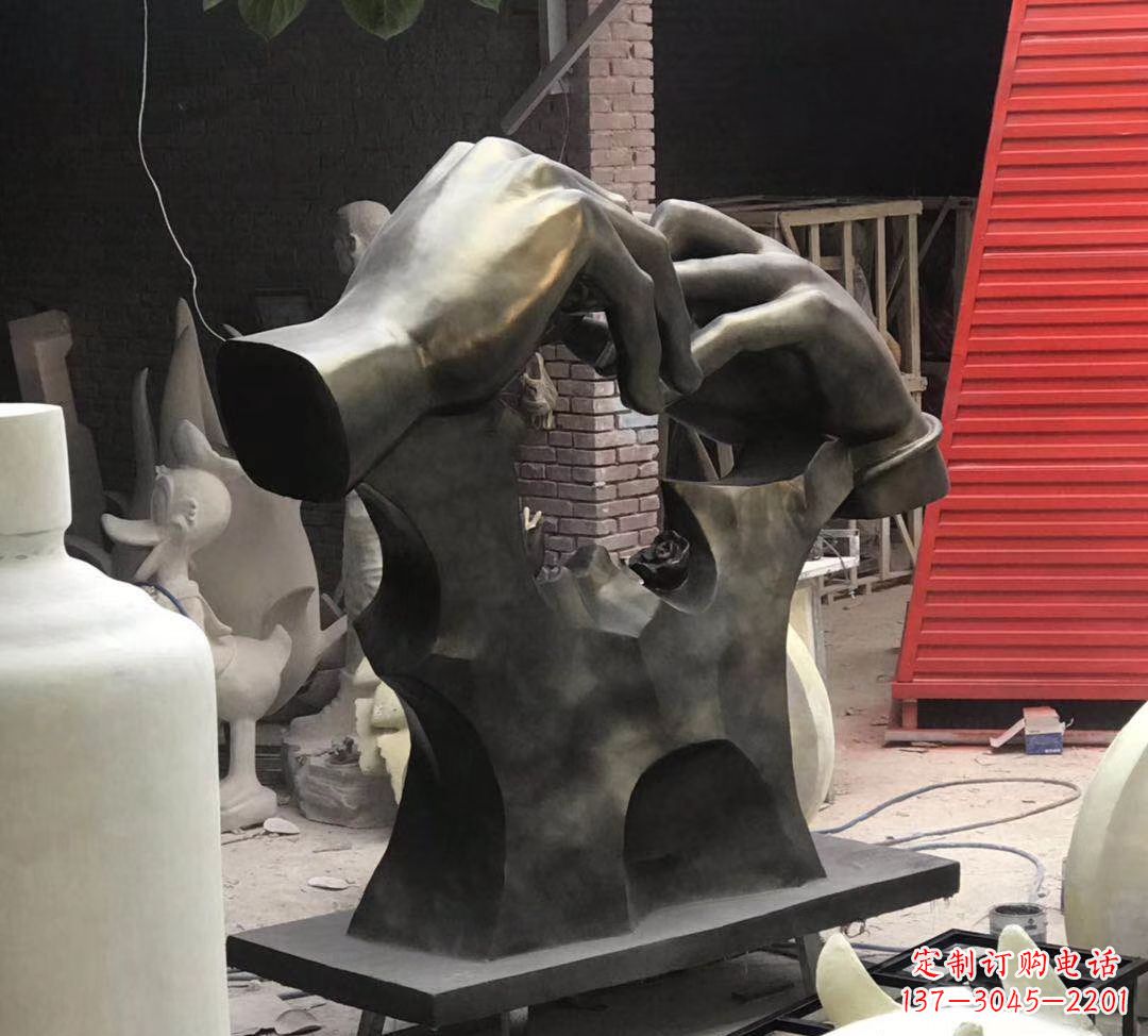 泉州玻璃钢仿铜戒指雕塑浪漫情感的象征