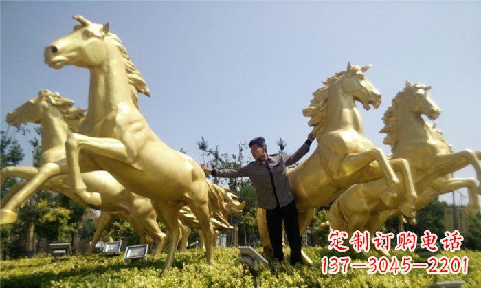 泉州高雅而古典的玻璃钢马雕塑
