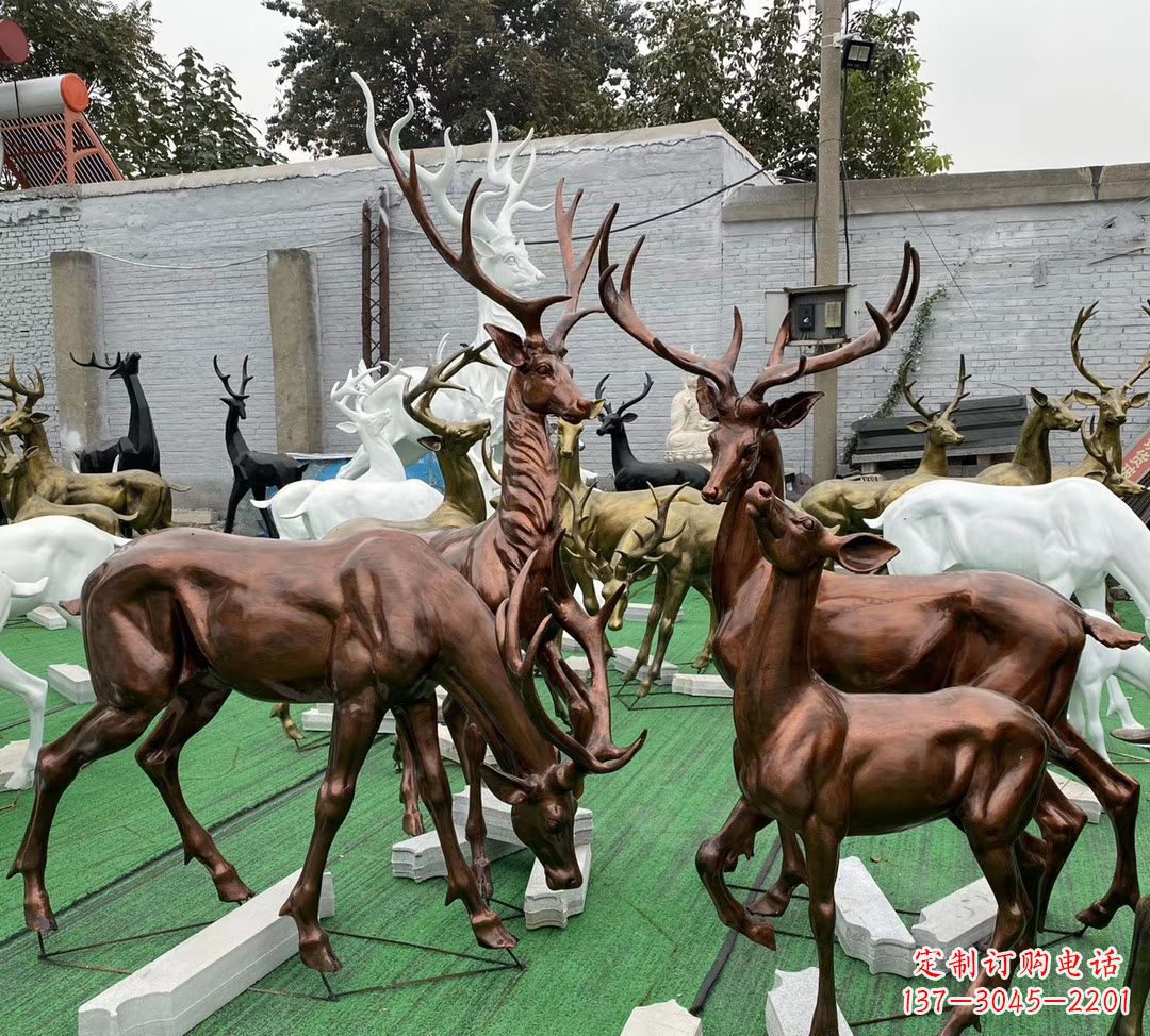 泉州玻璃钢仿铜群鹿雕塑——精美动物雕塑装点公园