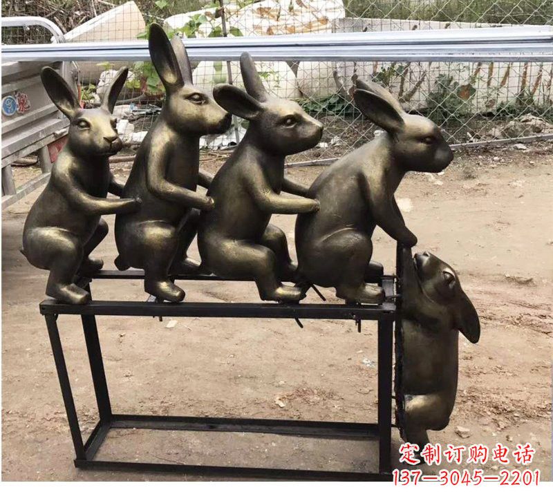 泉州玻璃钢仿铜玩耍的兔子