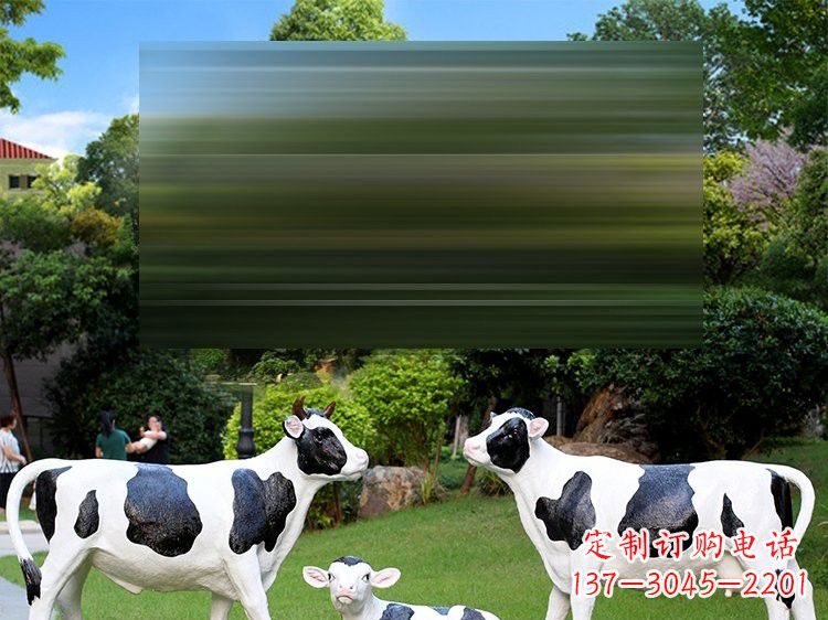 泉州玻璃钢仿真奶牛雕塑以现实奶牛为灵感