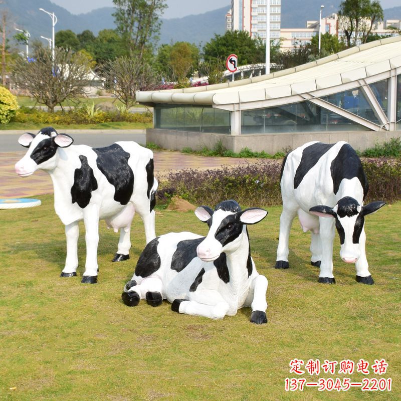 泉州玻璃钢奶牛雕塑给环境带来美丽