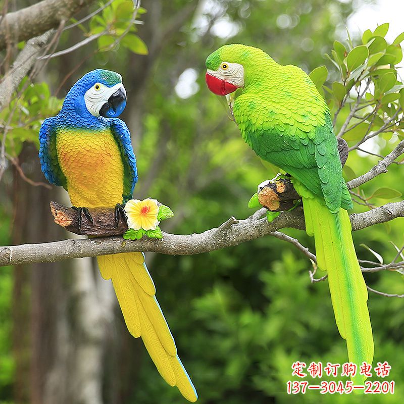 泉州精美玻璃钢鹦鹉雕塑,点缀公园美景