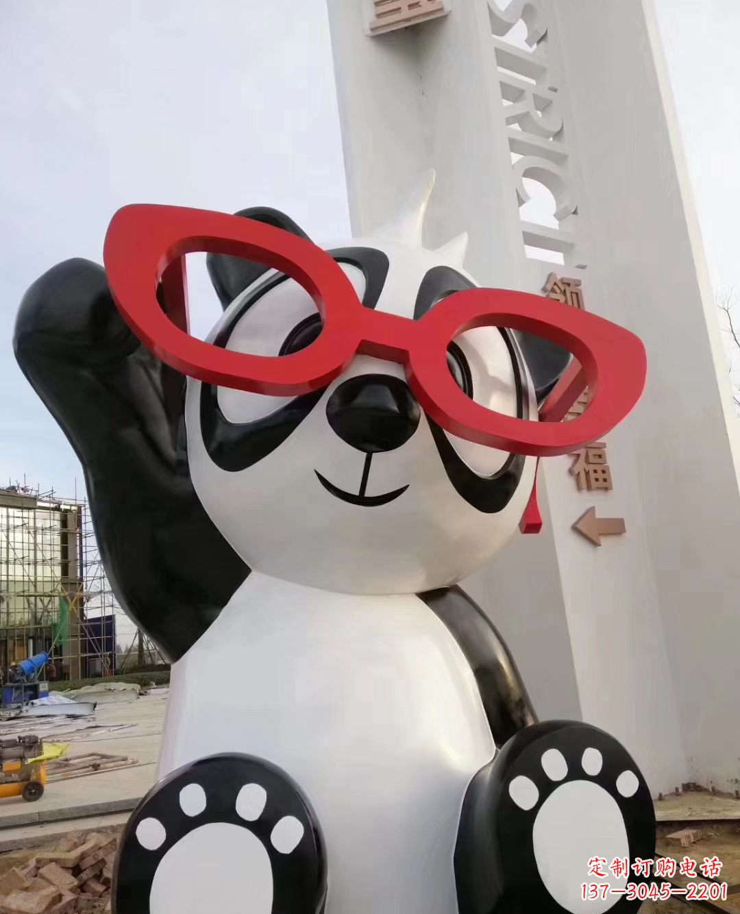 泉州玻璃钢制熊猫雕塑——传承中华文化的艺术精品