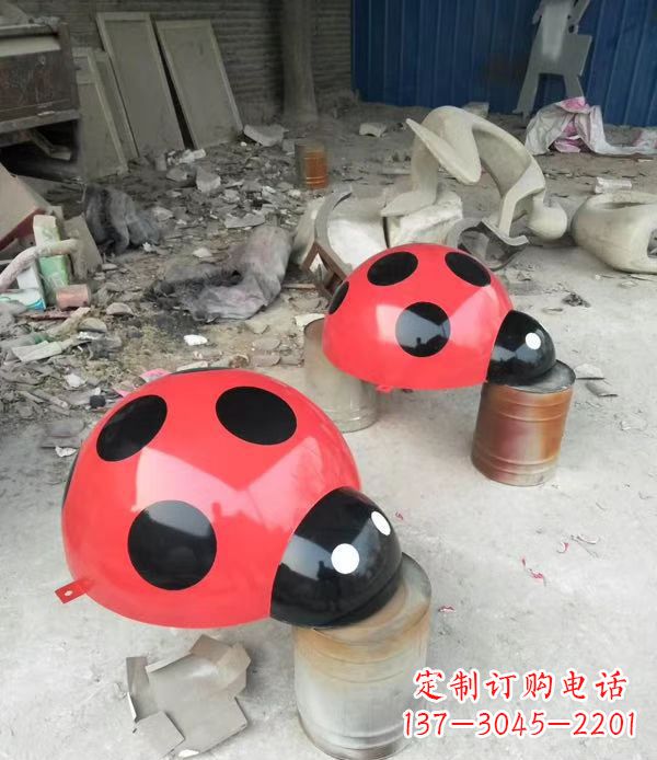 泉州玻璃钢七星瓢虫雕塑公园景观摆件