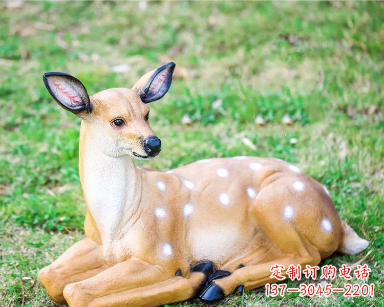 泉州玻璃钢卧姿梅花鹿雕塑