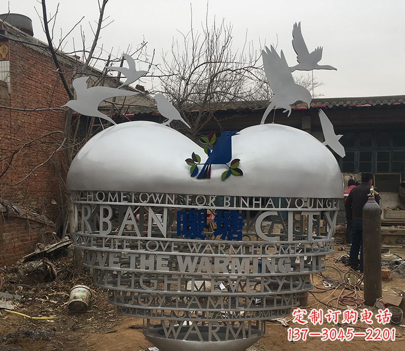 泉州不锈钢爱心字母雕塑——象征着爱的礼物