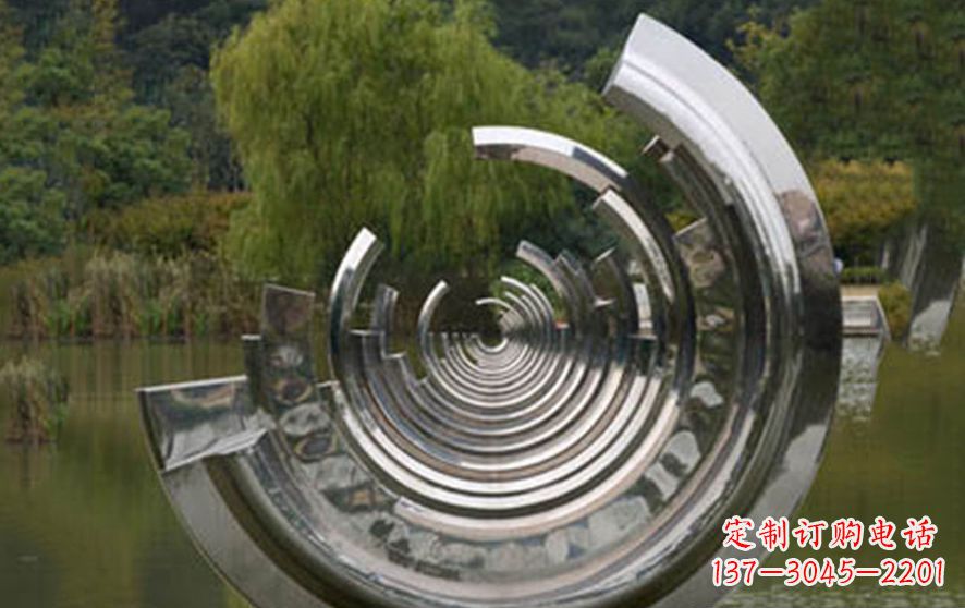 泉州不锈钢半圆字母景观雕塑——美化环境的艺术