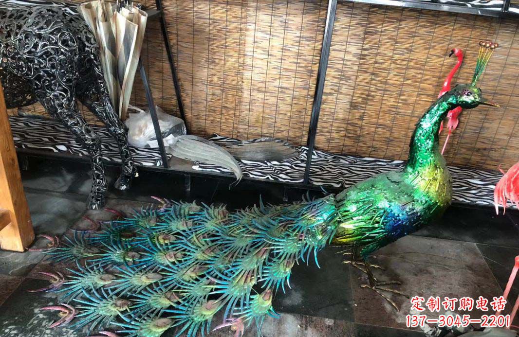 泉州不锈钢彩色景观孔雀雕塑