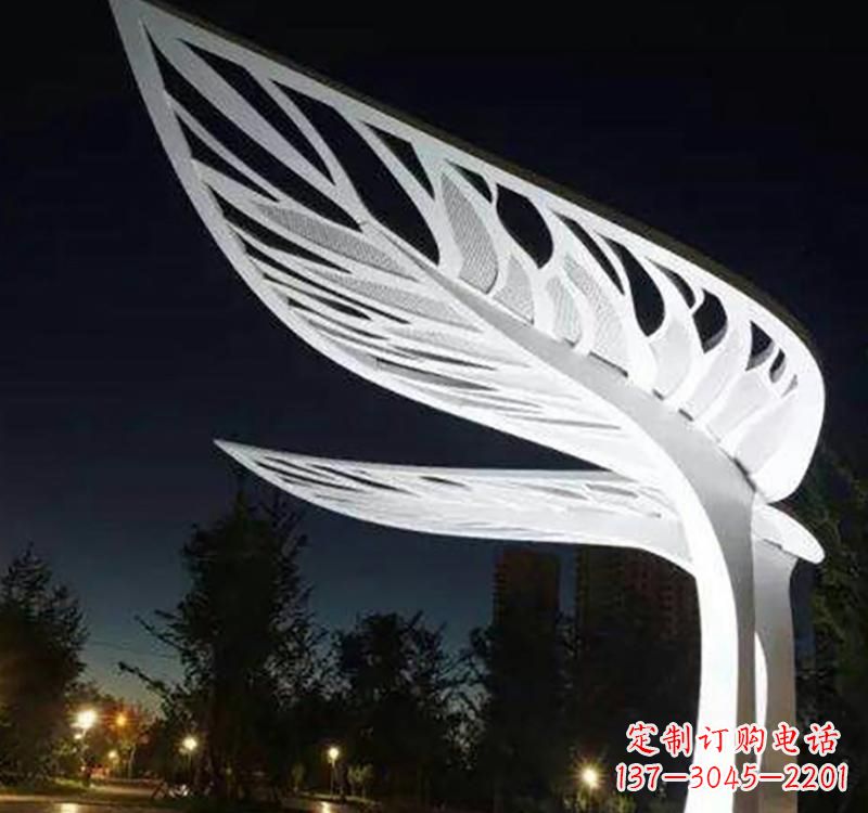 泉州不锈钢树叶雕塑点缀城市景观