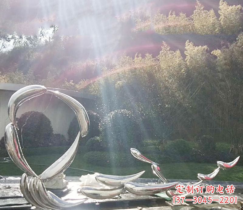 泉州不锈钢鲤鱼雕塑——寓意美好的象征