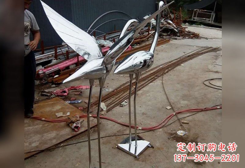 泉州不锈钢仙鹤雕塑象征着美丽与和谐