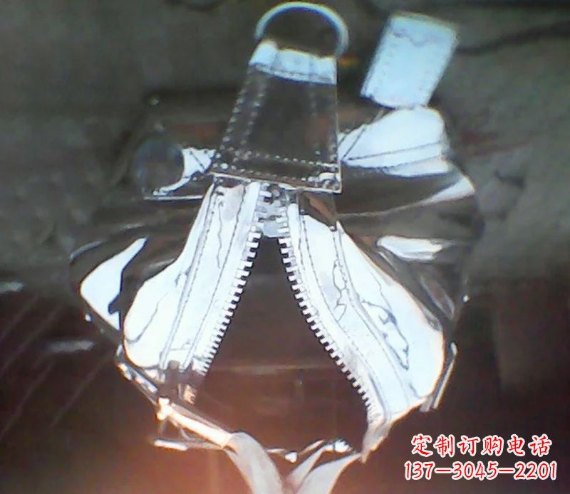 泉州不锈钢创意手提包细节雕塑