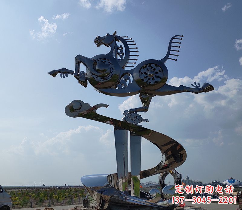 泉州不锈钢大型马踏飞燕景观雕塑集艺术与自然于一体