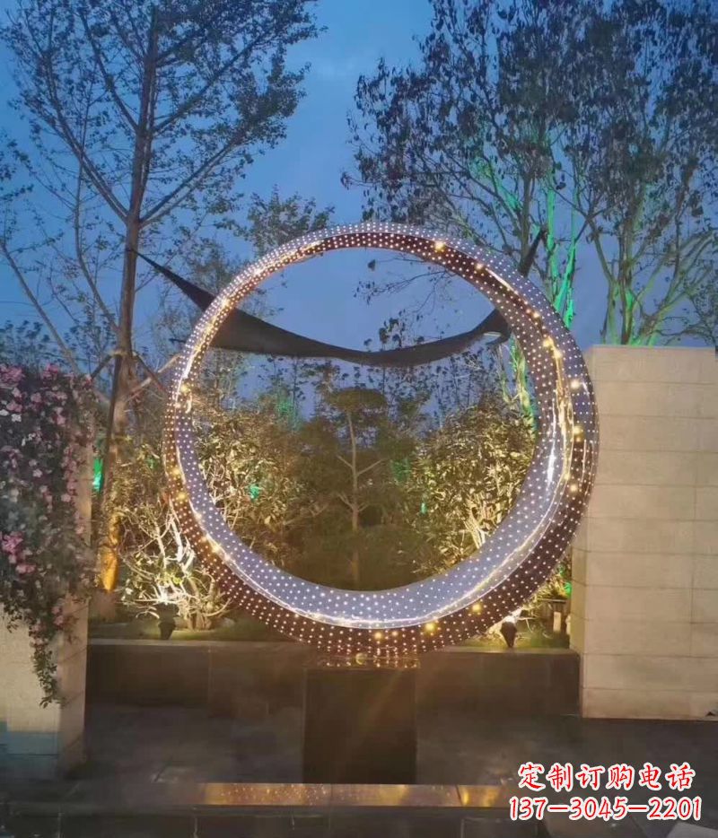 泉州不锈钢圆环雕塑艺术与环境的完美结合