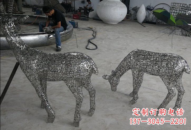 泉州不锈钢动物镂空鹿雕塑精美的艺术品