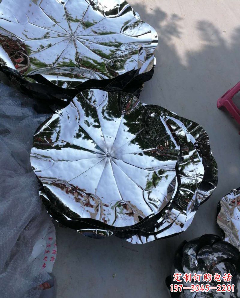 泉州不锈钢锻造的莲花雕塑