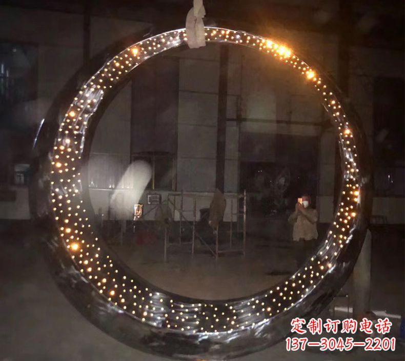 泉州不锈钢发光月亮雕塑1