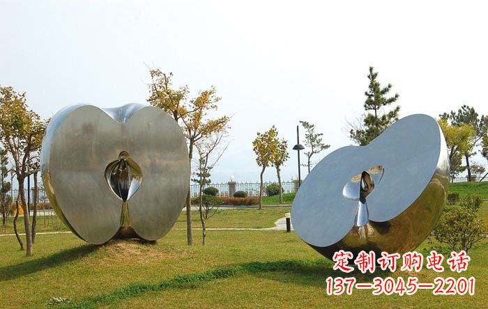 泉州不锈钢公园半块苹果雕塑