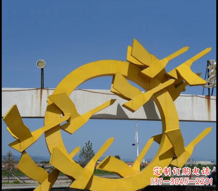 泉州不锈钢大雁雕塑点缀公园美景