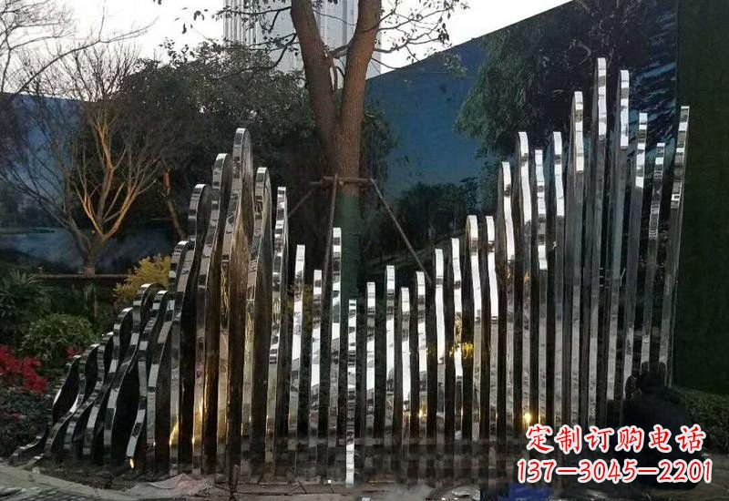 泉州不锈钢公园里的假山雕塑