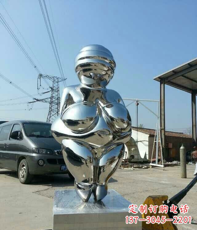 泉州女性之美不锈钢公园的女人雕塑