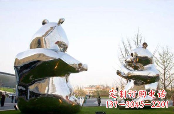 泉州不锈钢熊猫雕塑传递友谊与和平