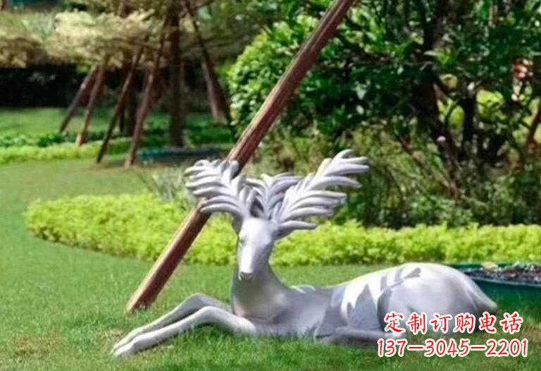 泉州不锈钢公园大角鹿雕塑精致而美丽