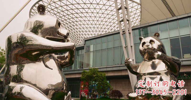 泉州不锈钢公园动物镜面熊猫雕塑