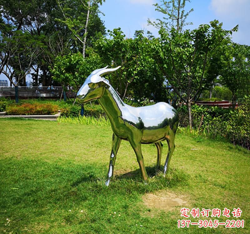 泉州不锈钢公园动物镜面羊雕塑