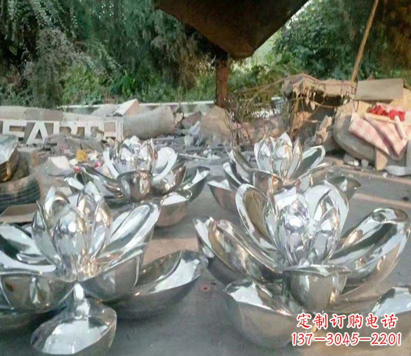泉州不锈钢荷花雕塑给公园带来灿烂美景