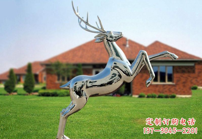 泉州梅花鹿雕塑 镜面反射着璀璨美景