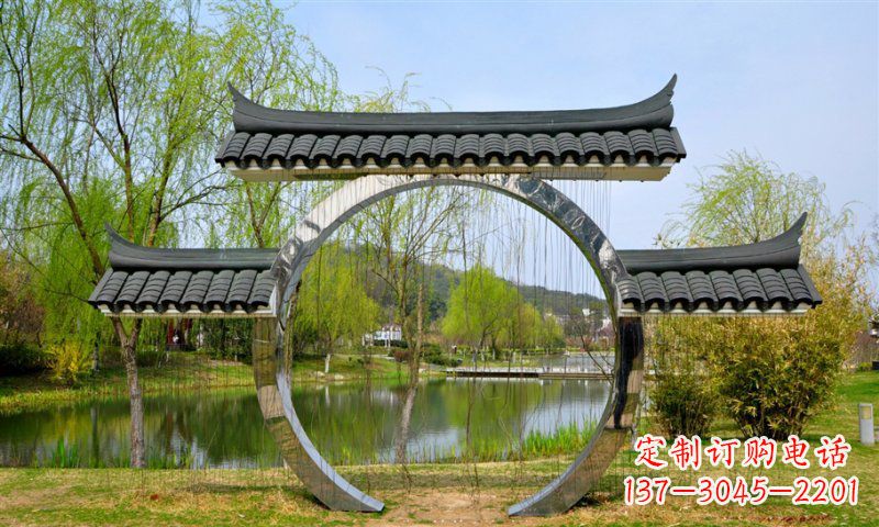 泉州不锈钢公园月亮门雕塑传承中华文化