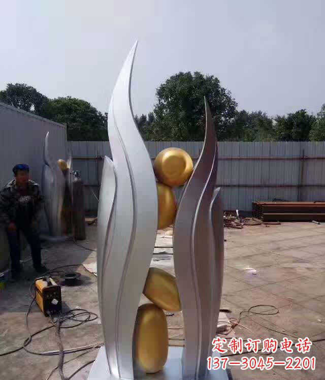 泉州不锈钢广场翅膀雕塑1