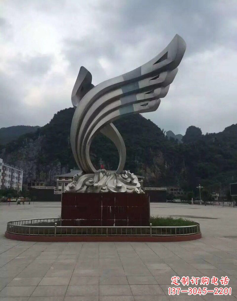 泉州翅膀雕塑——环绕不锈钢广场的精美艺术品