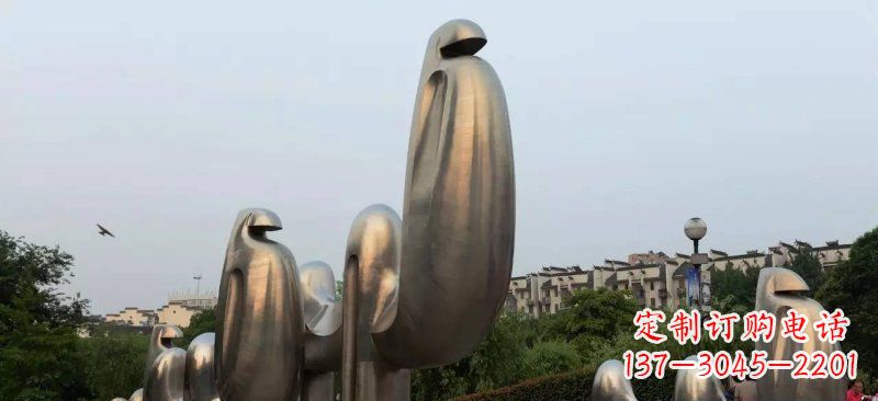 泉州不锈钢广场上的骆驼雕塑